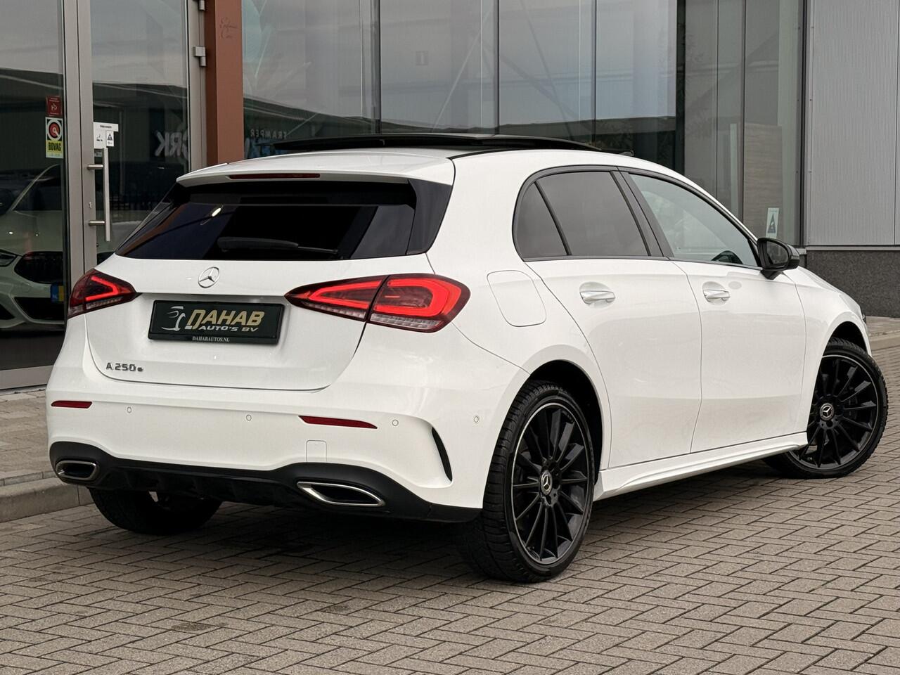 Mercedes-Benz A-KLASSE 250 e AMG Line | Nightpakket | Pano | Leder | El. stoelen | Achteruitrijcamera | Apple Carplay / Android Auto
