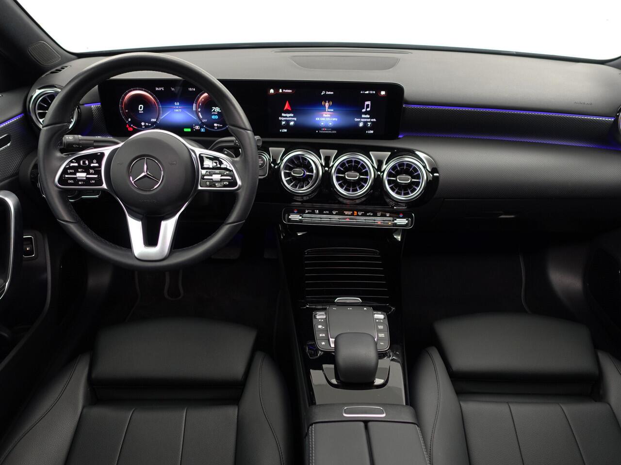Mercedes-Benz A-KLASSE 250 e AMG Prestige Plus Aut- Panoramadak, 2x Memory, Sfeerverlichting, Carplay, Android Auto, Zitcomfort