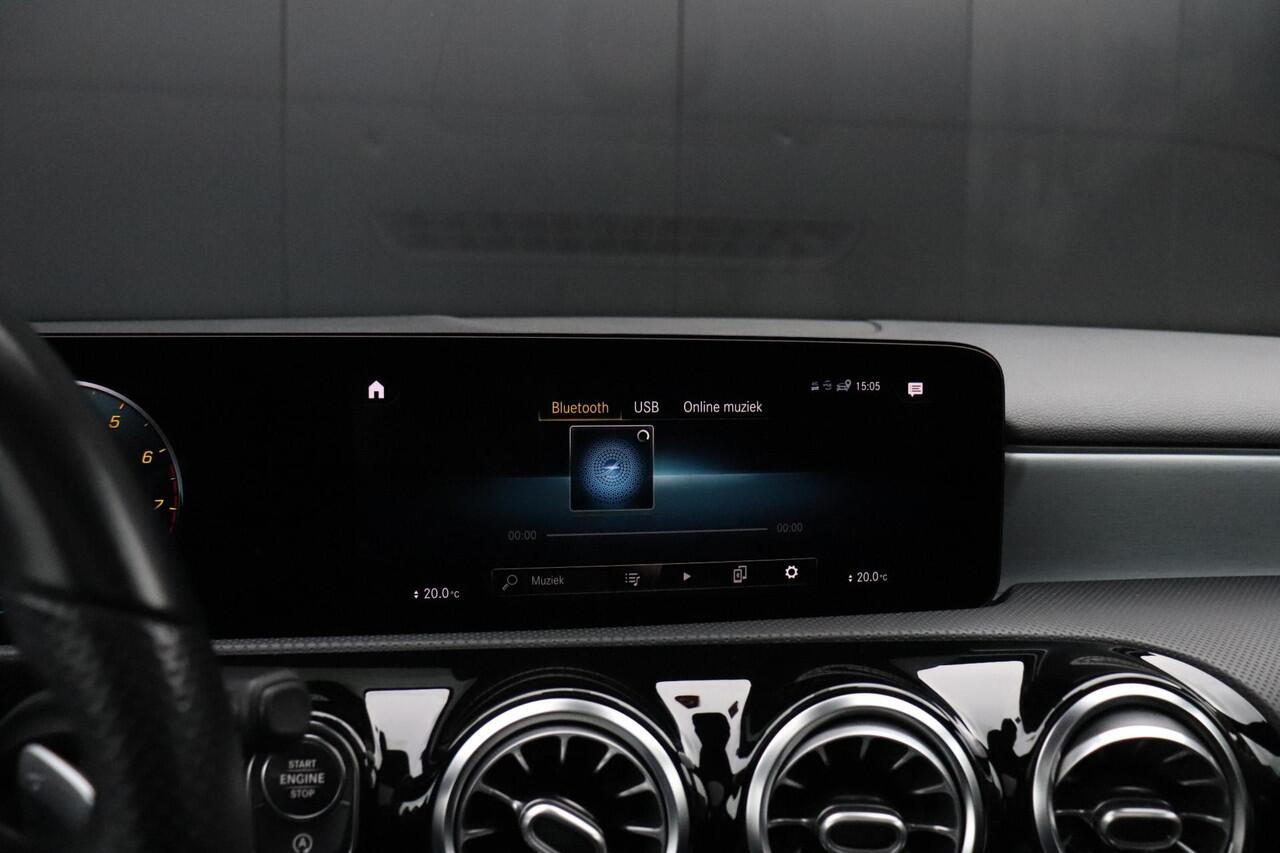 Mercedes-Benz A-KLASSE 180 Business Solution AMG Line | PANO | LEDER | MEMORY | CAMERA | SPORTSTOELEN | STOELVERW. | CRUISE | NAVI |