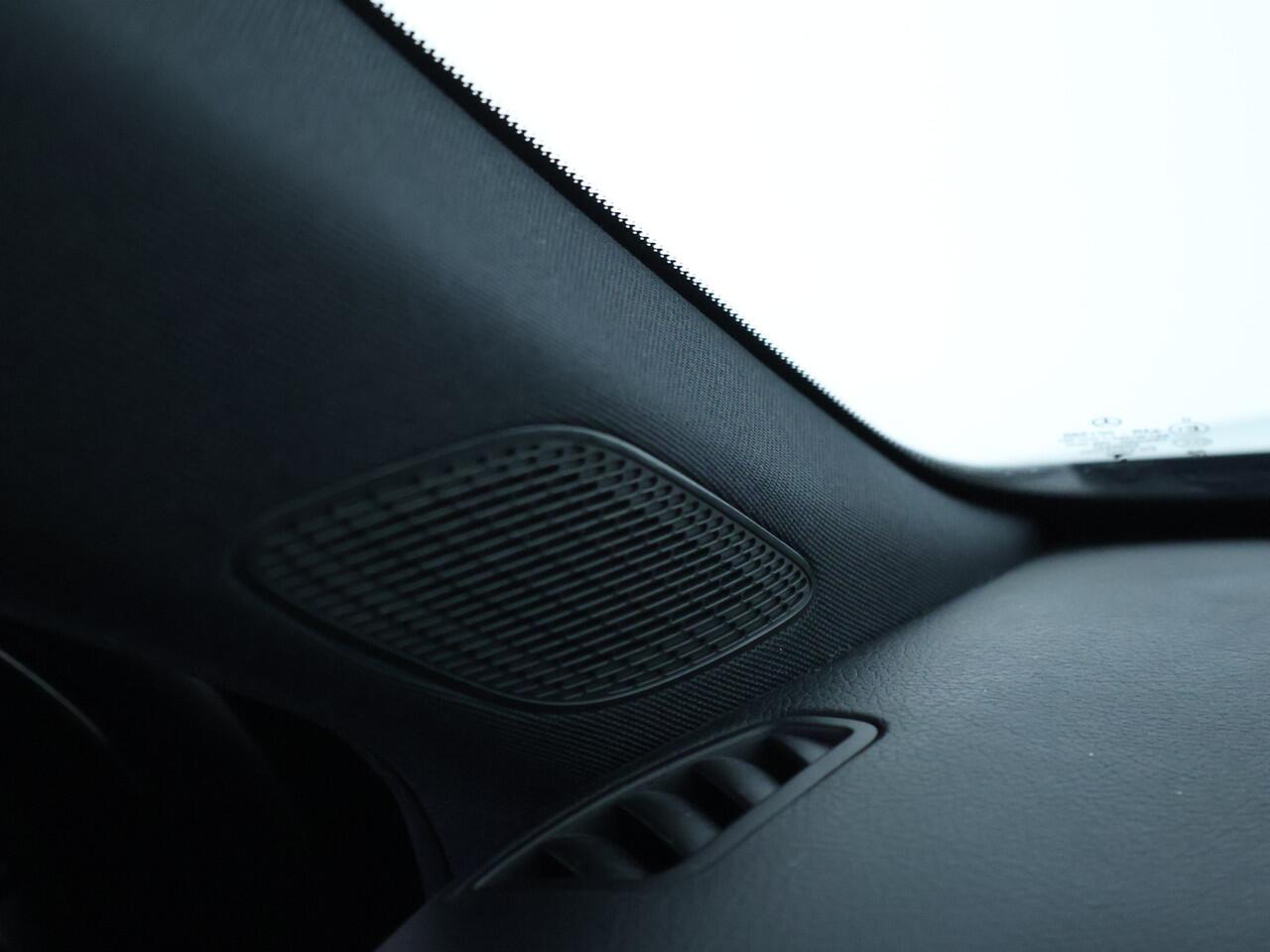 Mercedes-Benz A-KLASSE 160 Business Solution AMG AMG Line | Night Pakket | Panorama Schuif-Kanteldak | Sfeerverlichting | Memory Voorstoelen | MultiBeam Koplampen. Inclusief 24 maanden MB Certified garantie voor Europa.