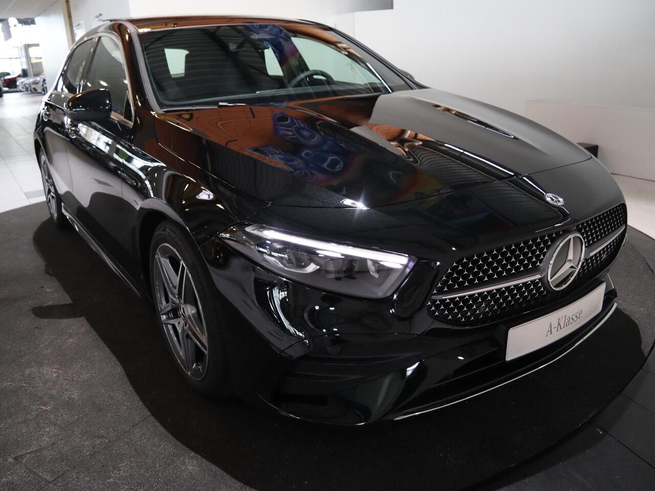 Mercedes-Benz A-KLASSE 180 Business Solution AMG | Panoramaschuifdak | Stoelverwarming | Achteruitrijcamera | MULTIBEAM LED |