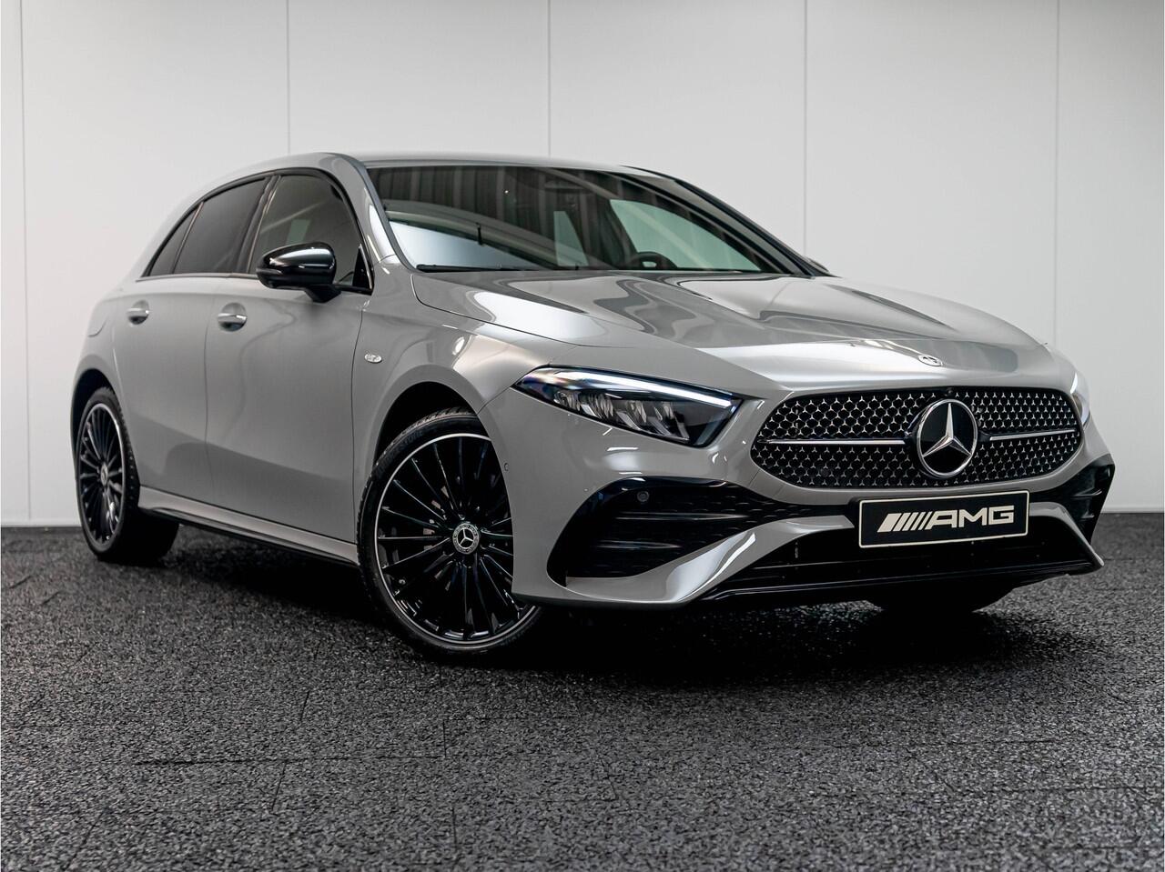 Mercedes-Benz A-KLASSE 250 e AMG Line | Night | Alpine Grijs | Keyless-Go | Trekhaak | Verwarmd stuurwiel