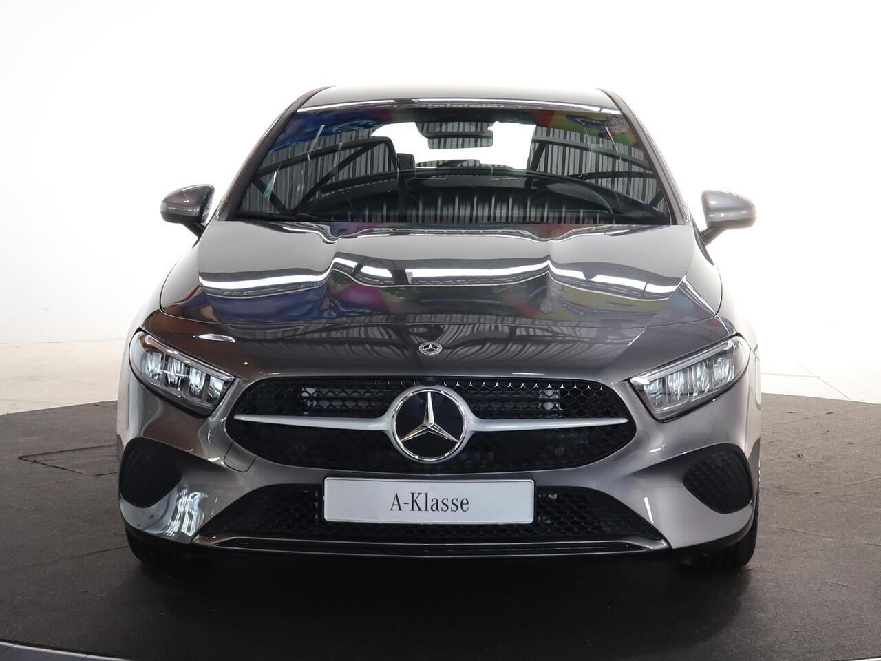 Mercedes-Benz A-KLASSE 180 Star Edition | Voorstoelen verwarmd | Achteruitrijcamera | LED-koplampen