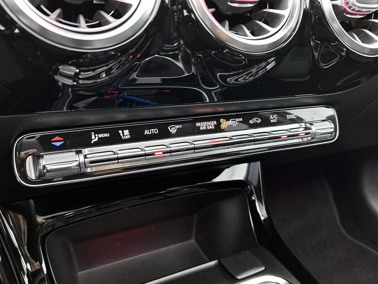 Mercedes-Benz A-KLASSE 160 AMG line | Night Pakket | Panoramaschuifdak | Sfeerverlichting | Stoelverwarming | Parkeer pakket | Inclusief 24 maanden MB Certified garantie voor Europa.