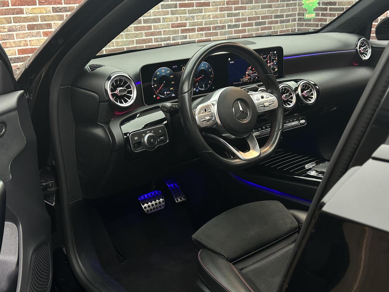 Mercedes-Benz A-KLASSE 200 AMG Mercedes-Benz A-klasse 200 Business Solution AMG | Dak| LED| Origineel Nederlands