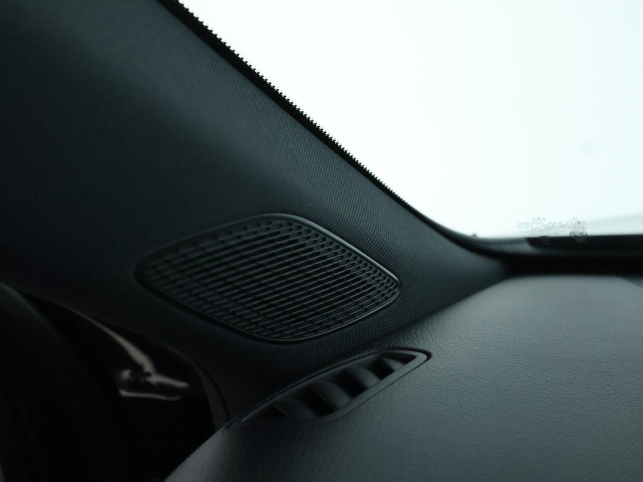 Mercedes-Benz A-KLASSE 250 e Plug-In Hybride | Progressive Line Advanced Plus | Night Pakket | Trekhaak | Dodehoek Assist | 360°-Camera | Panorama Schuif-Kanteldak | Inclusief 24 maanden MB Certified garantie voor Europa.