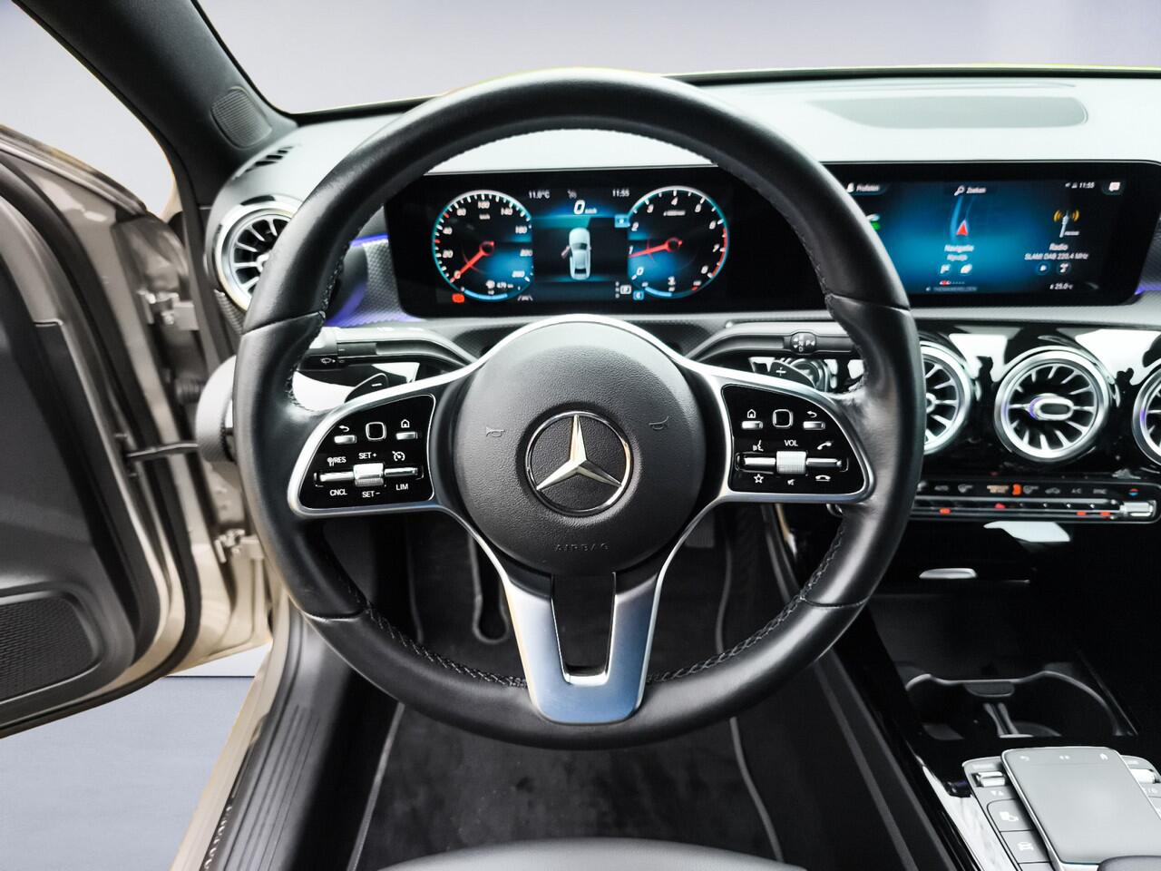 Mercedes-Benz A-KLASSE 200 Business Solution Luxury 1e-Eig. & Dealer-Onderh. BOVAG-Garantie. NL-Auto.