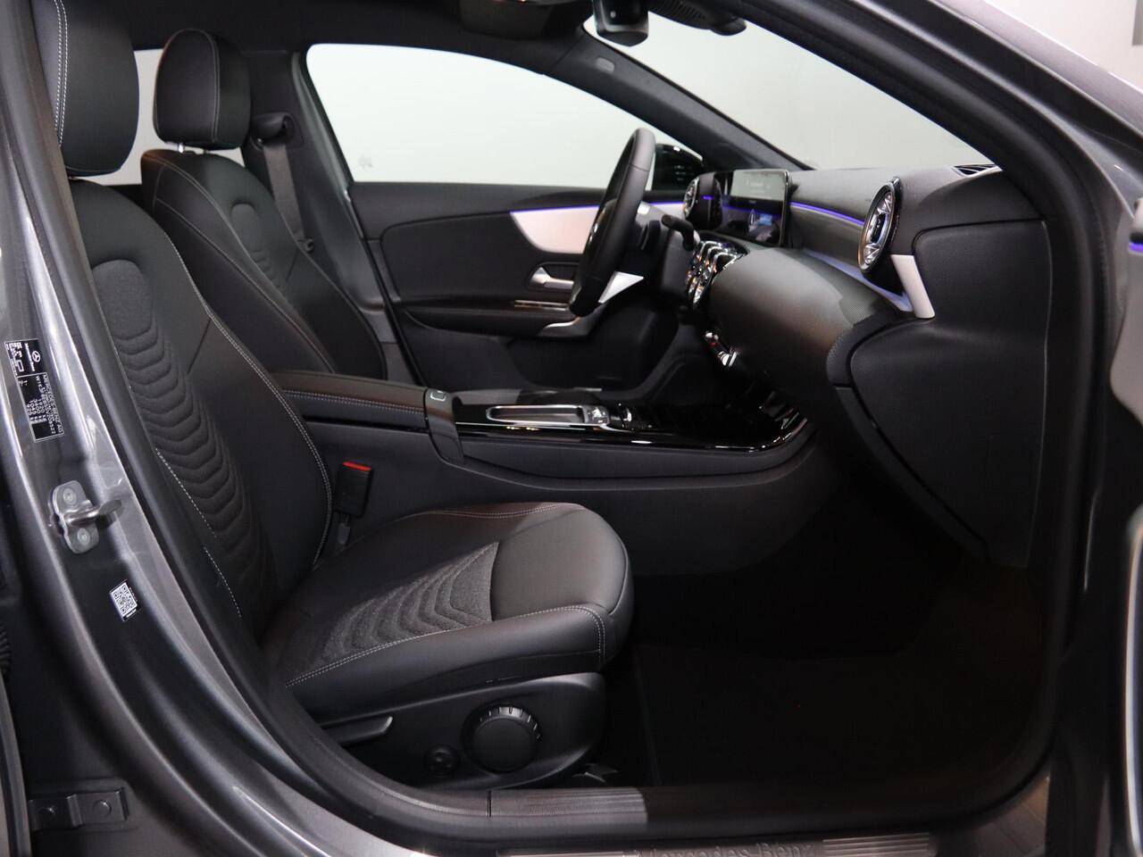 Mercedes-Benz A-KLASSE 180 Star Edition Luxury Line | Night | Achteruitrijcamera | LED-koplampen | Dodehoekassistent