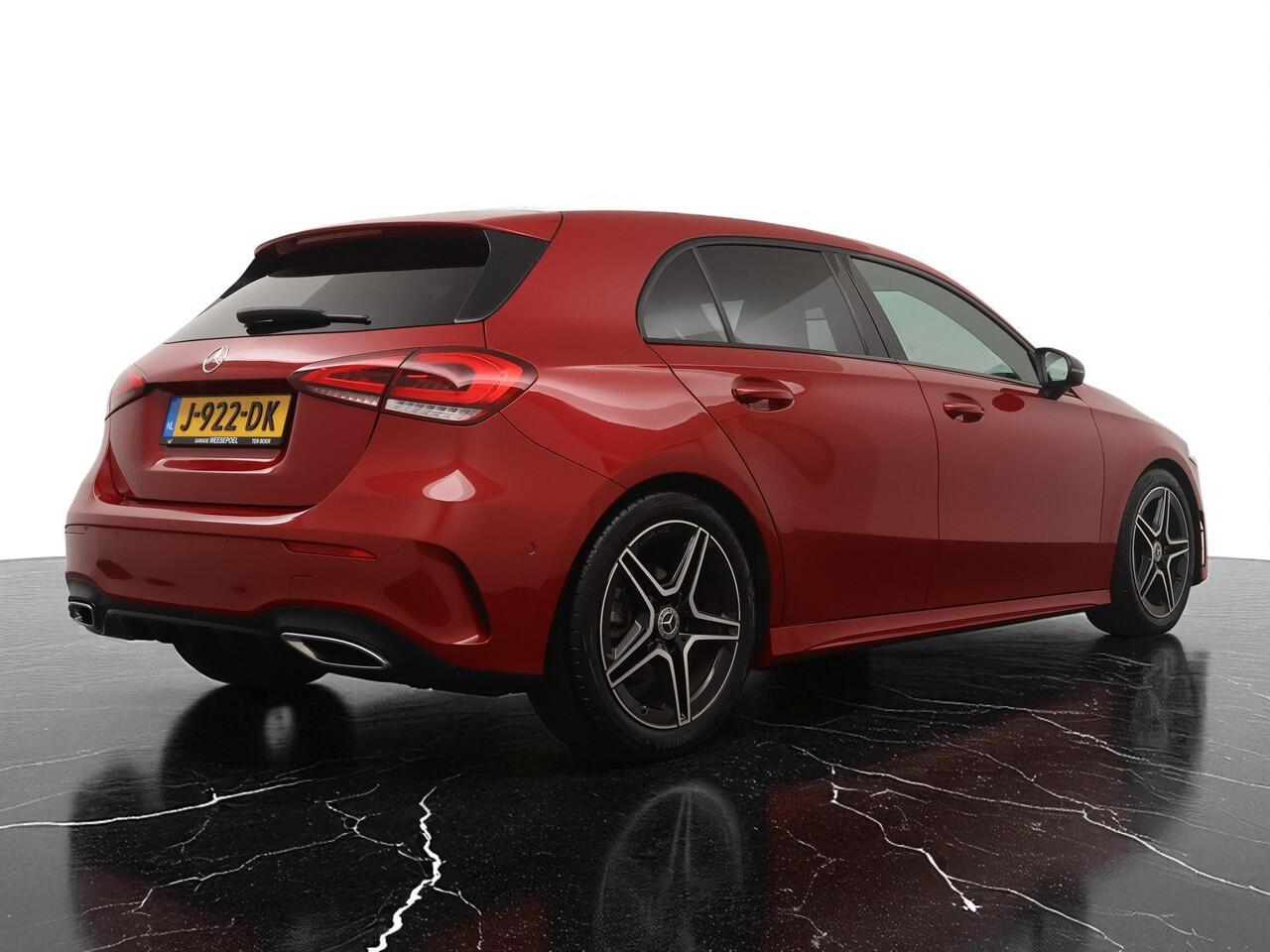 Mercedes-Benz A-KLASSE 160 Business Solution AMG - Navigatie - Camera - 18 inch LM velgen - Sportstoelen - Stoelverwarming - 12 maanden garantie