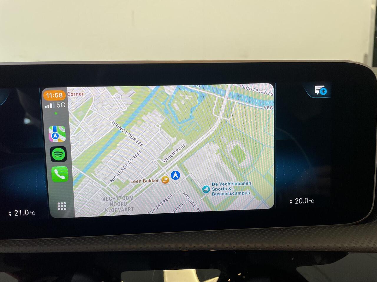 Mercedes-Benz A-KLASSE 200 AMG-Line | TREKHAAK | CAMERA | SFEERVERLICHTING | WIDESCREEN |