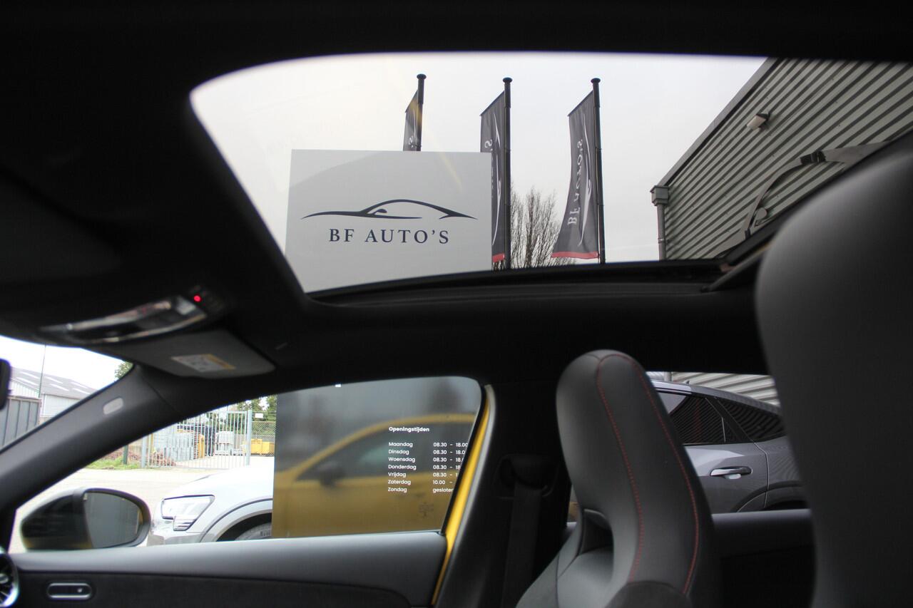 Mercedes-Benz A-KLASSE 180 Business Solution AMG Panoramadak | Night pakket | Camera | High Performance LED | Widescreen | Rijstrooksensor | Apple CarPlay | LMV18"