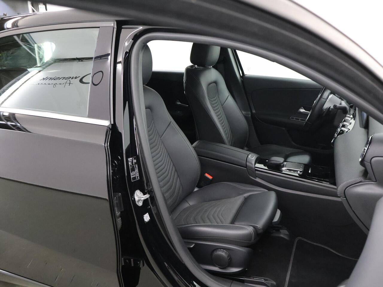 Mercedes-Benz A-KLASSE 180 Business Solution Luxury | Stoelverwarming | Achteruitrijcamera | Sfeerverlichting |