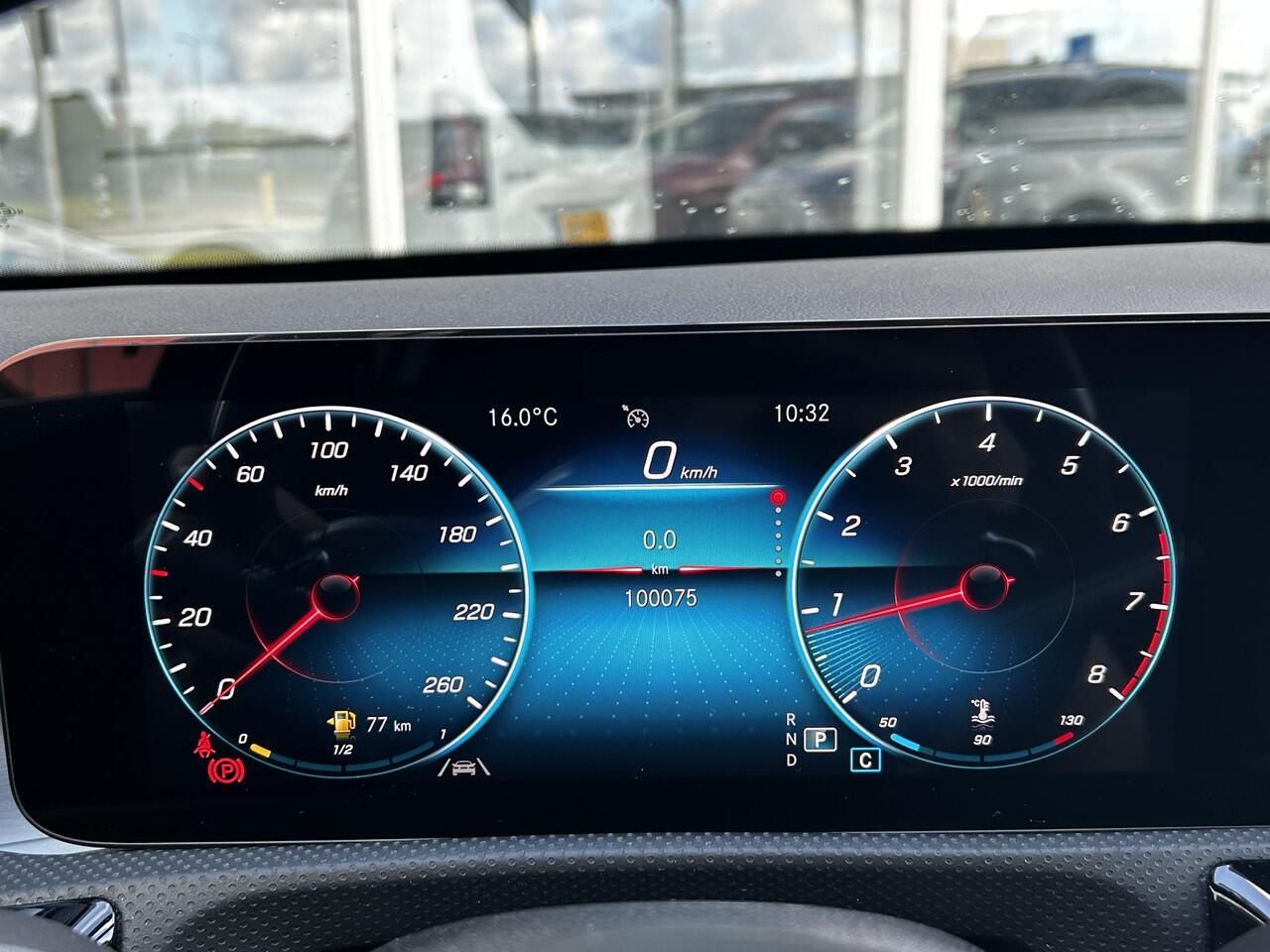 Mercedes-Benz A-KLASSE 180 Business Solution AMG | Panoramadak | Memory | Stoelverwarming