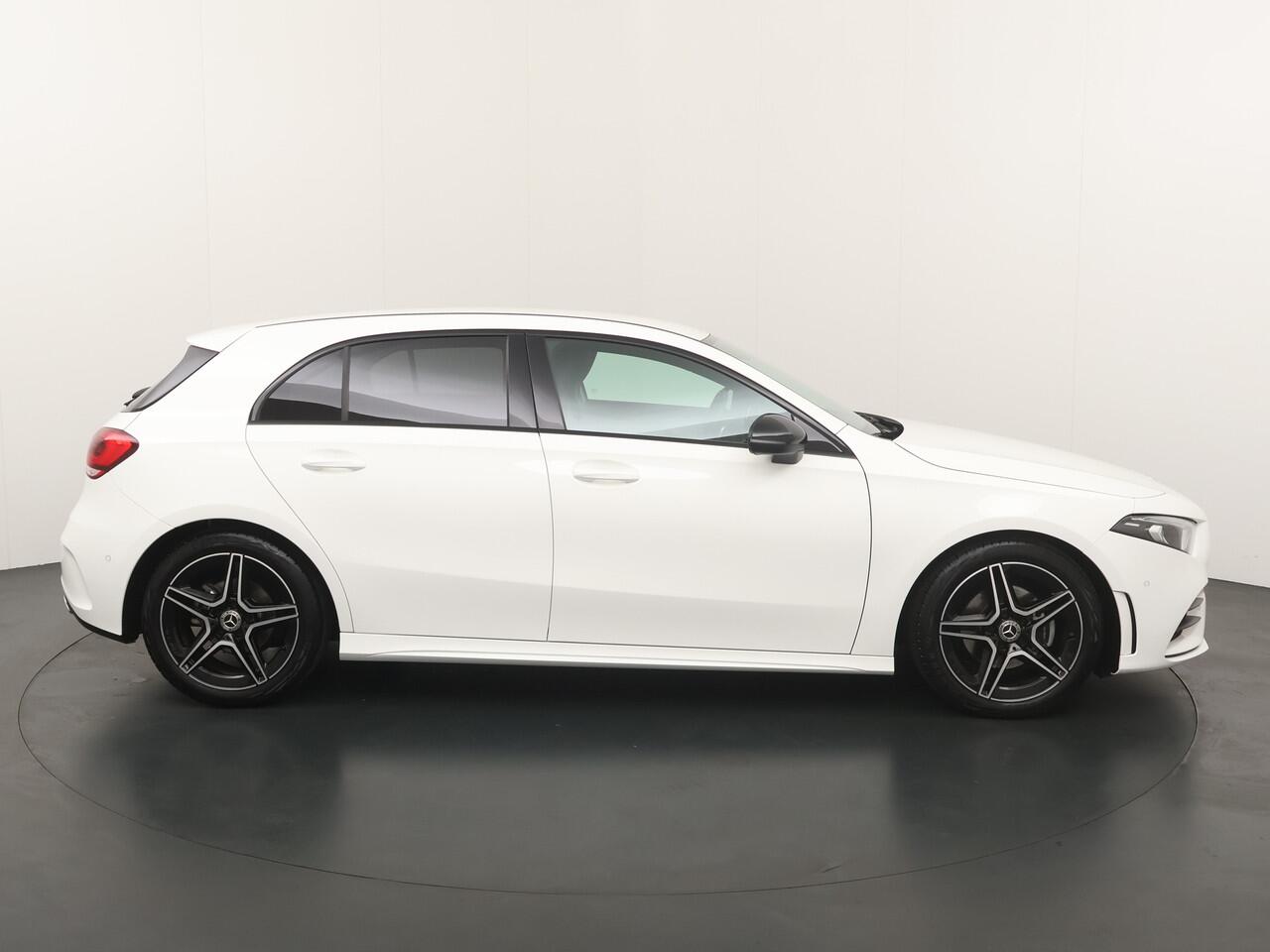 Mercedes-Benz A-KLASSE 180 Automaat BussSolution AMG 18"LM /Clima/Cruise/Camera