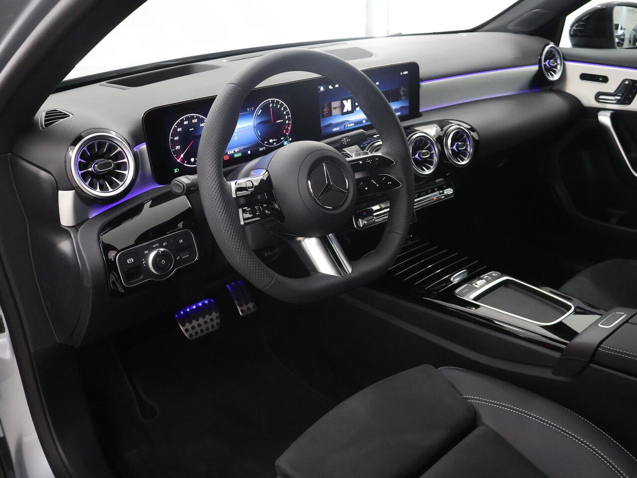 Mercedes-Benz A-KLASSE 250e Limousine Business Solution AMG | Plus pakket | Panorama-schuifdak | Headup display | Memory stoelen | 360* camera |