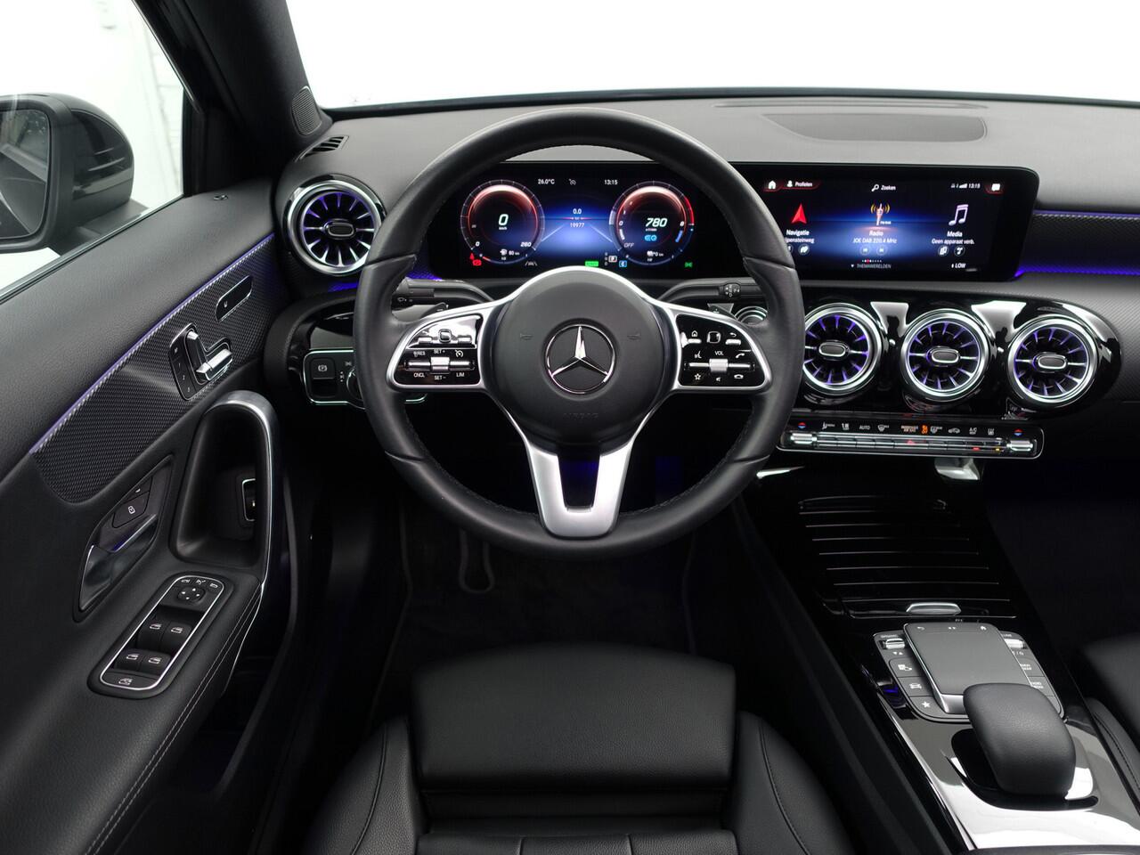 Mercedes-Benz A-KLASSE 250 e AMG Prestige Plus Aut- Panoramadak, 2x Memory, Sfeerverlichting, Carplay, Android Auto, Zitcomfort