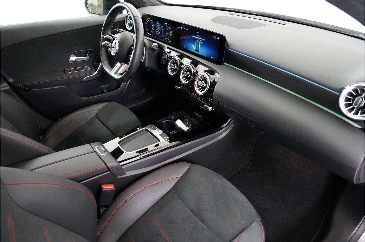 Mercedes-Benz A-KLASSE 250 e AMG Night PHEV 218 pk | Trekhaak | Virtual | Camera | Stl. verw. | Sfeerverl. | Dodehoek |