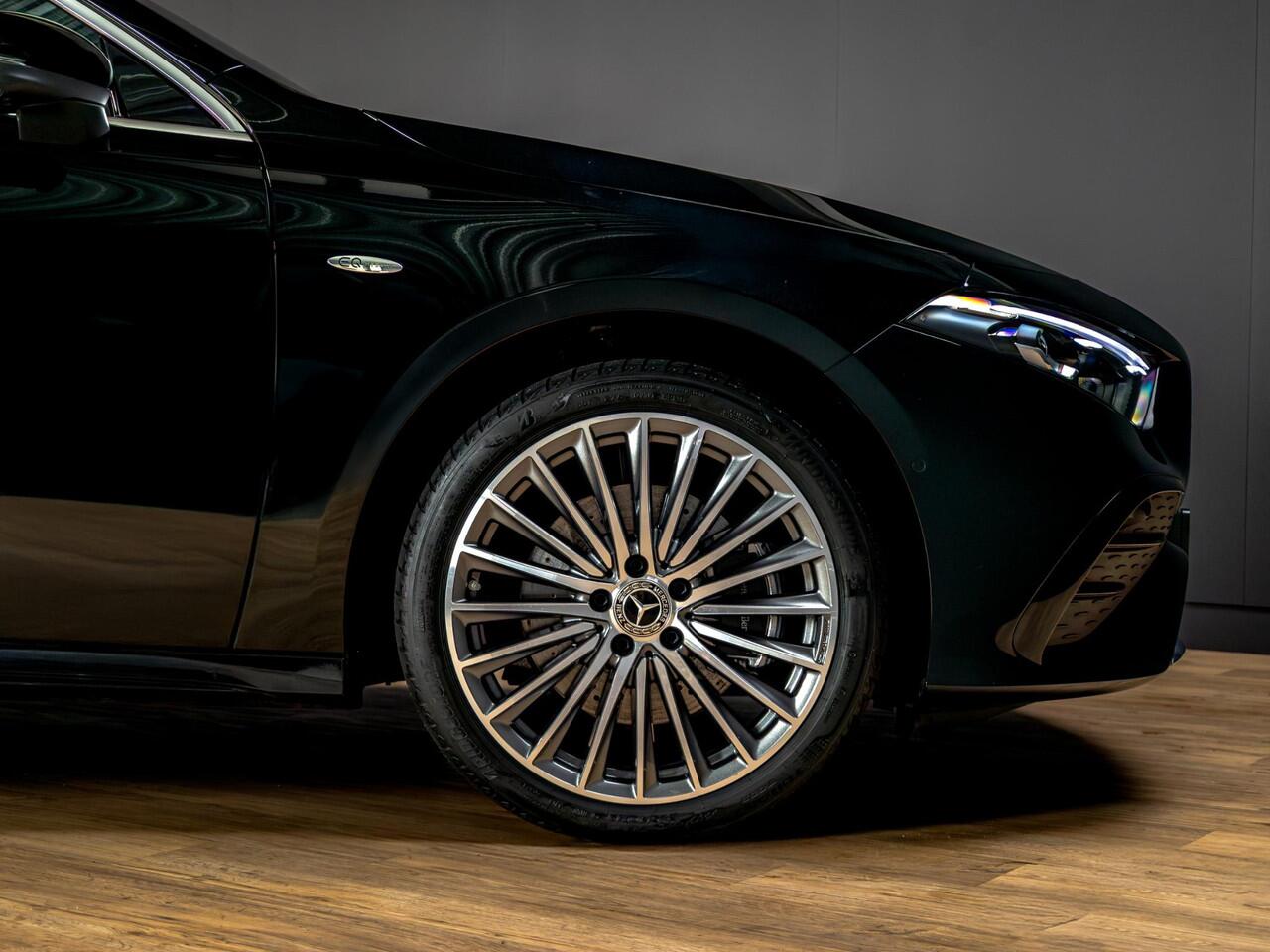 Mercedes-Benz A-KLASSE Hatchback 250 e Business Solution AMG Premium PLUS | Panorama dak