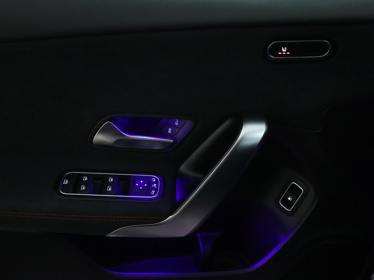 Mercedes-Benz A-KLASSE 250 e Star Edition AMG Line | AMG Line | Sfeerverlichting | Achteruitrijcamera | Apple CarPlay | Inclusief 24 maanden MB Certified garantie voor Europa.