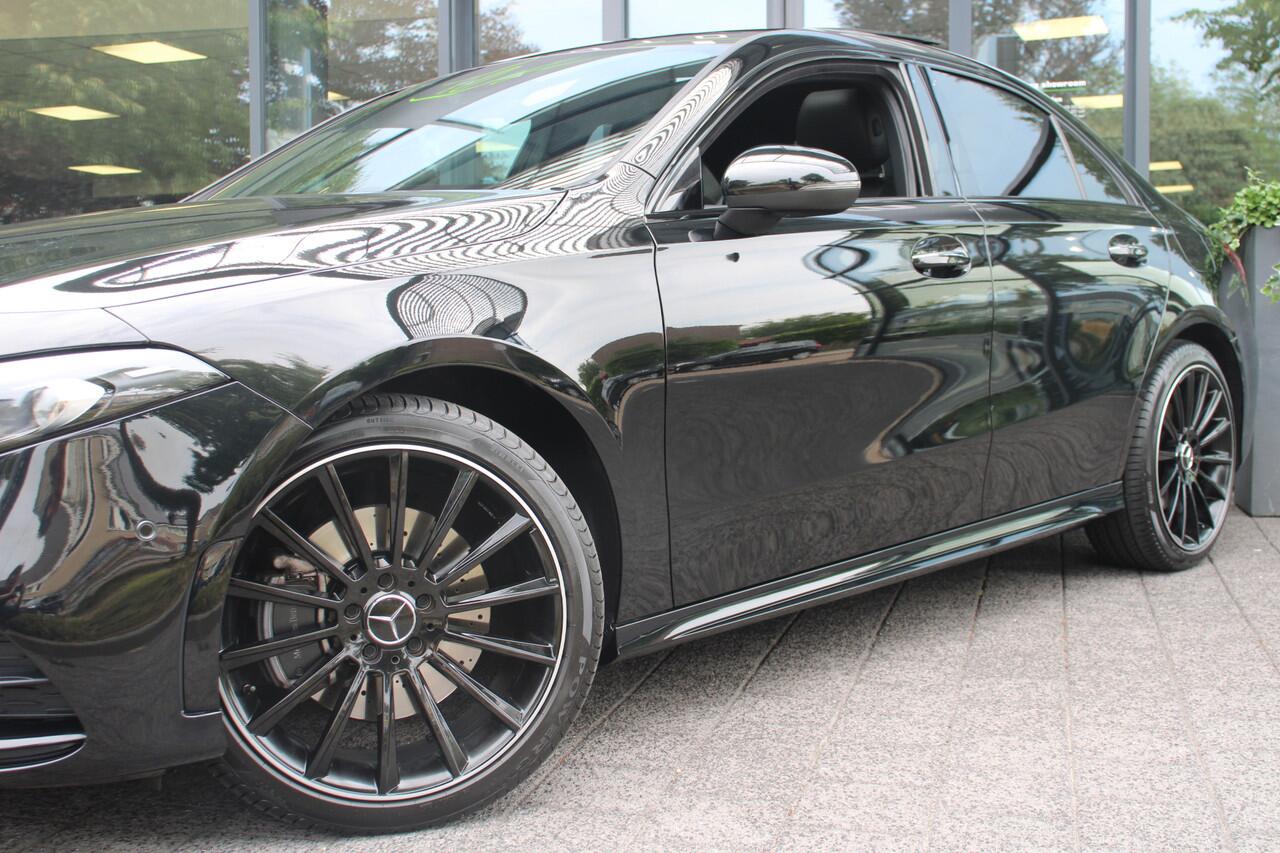 Mercedes-Benz A-KLASSE 250 e Business Solution AMG Limited Night Pakket/Navi/Camera/Keyless/Memory/Panoramadak/sfeerverlichting/H-leder/19Inch