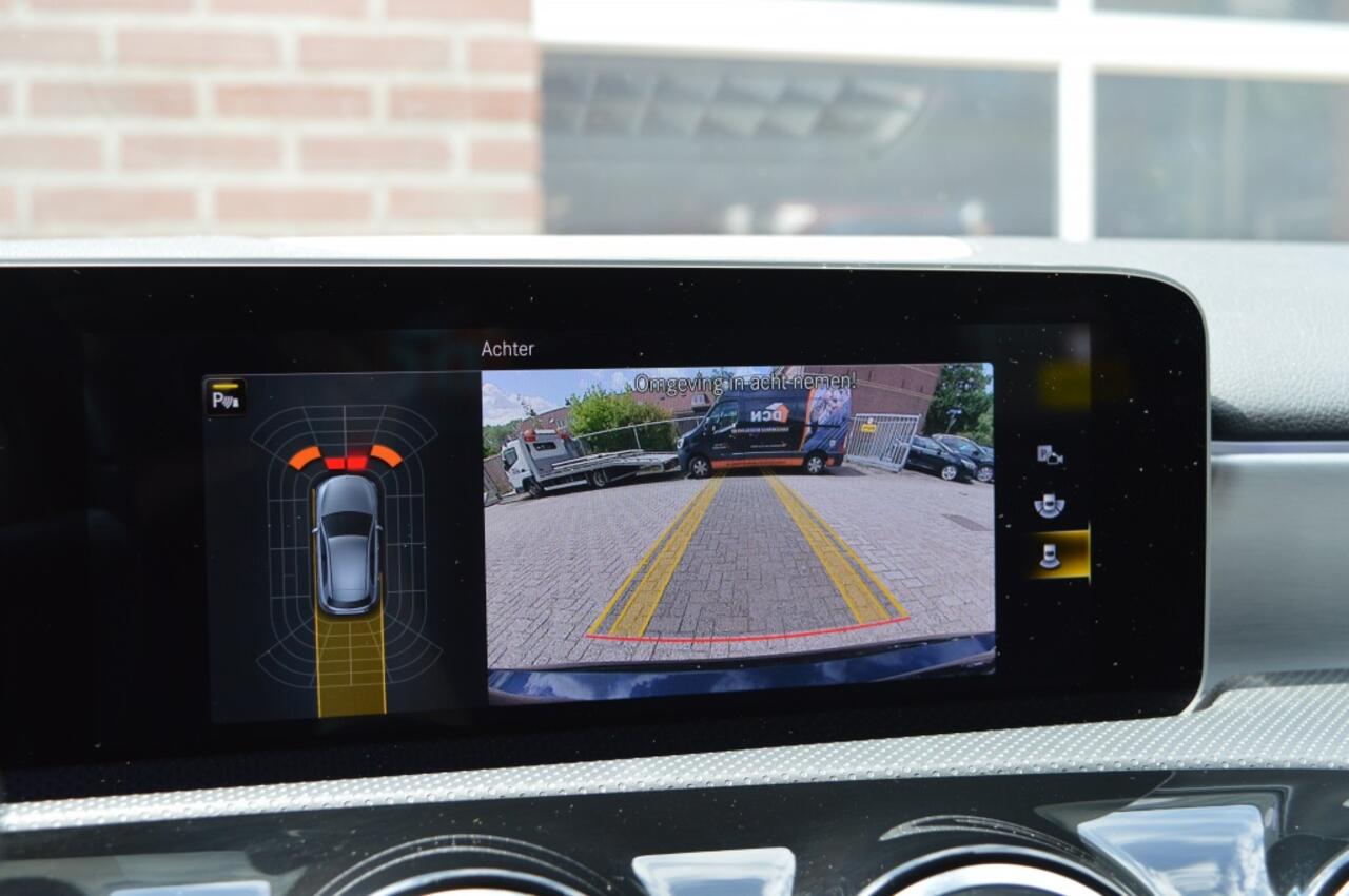 Mercedes-Benz A-KLASSE 180 Solution AMG | AUT - CAMERA - NAVI