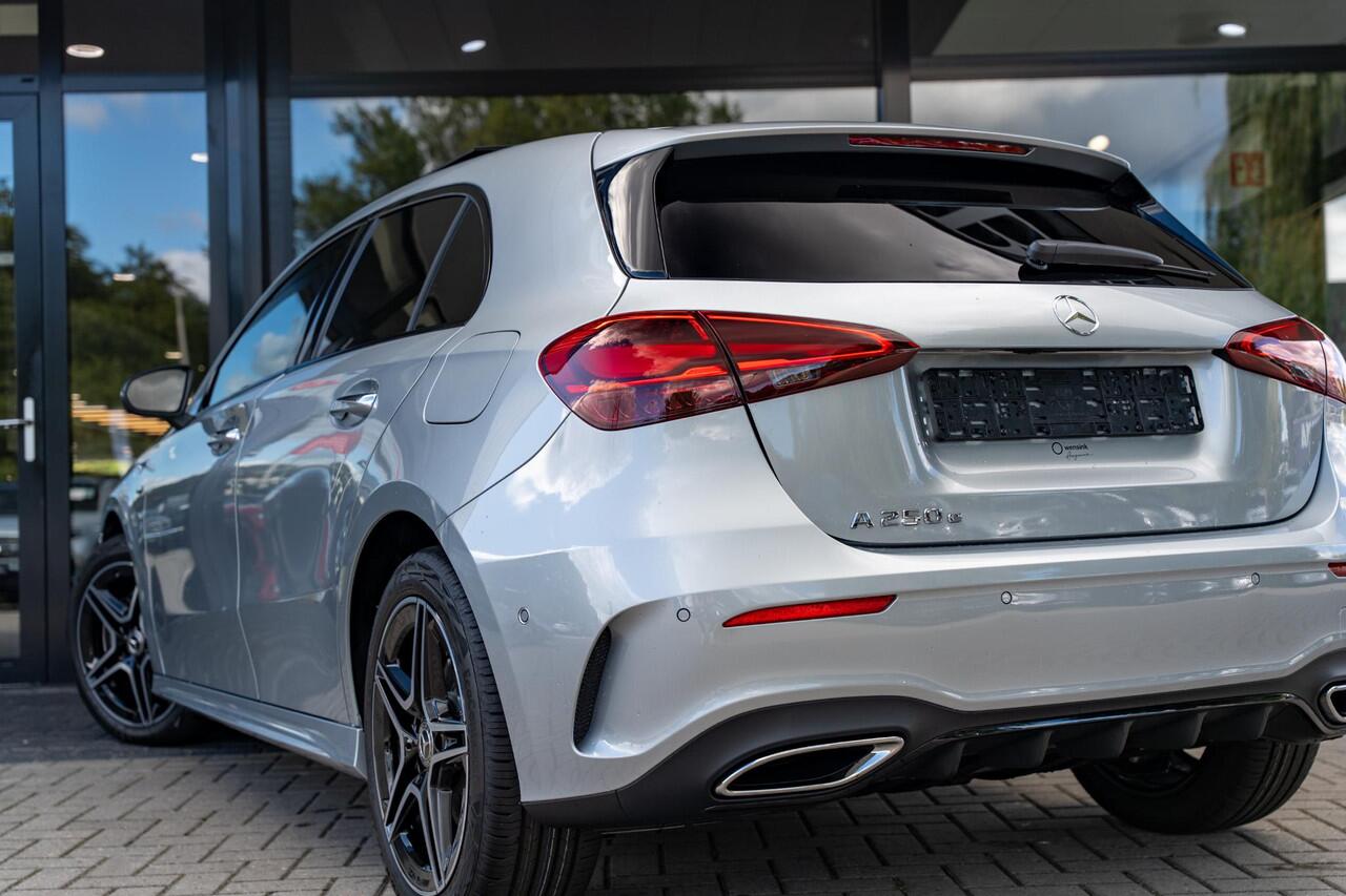 Mercedes-Benz A-KLASSE 250e Business Solution AMG | Panoramaschuifdak | Night pakket | Achteruitrijcamera | Stoelverwarming | MULTIBEAM LED |