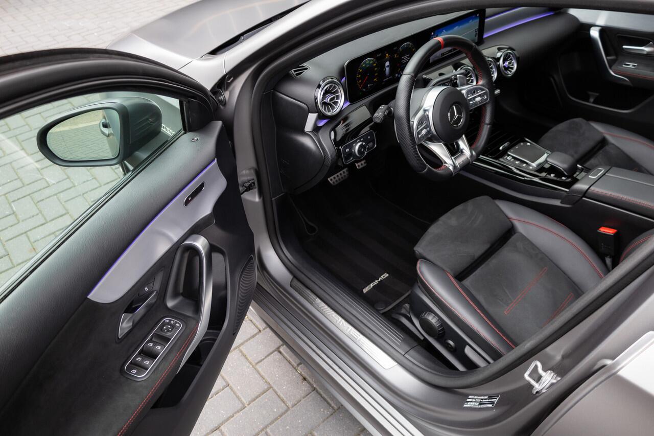 Mercedes-Benz A-KLASSE AMG 35 4MATIC 306 pk Premium Plus AMG-Pakket / Mat-Grijs/ Pano-Dak/ Camera/ Keyless/ Wide-Screen/ Sfeer-Verl/ Sport-Stoelen/ Stoel.Verw/ 19'' LMV