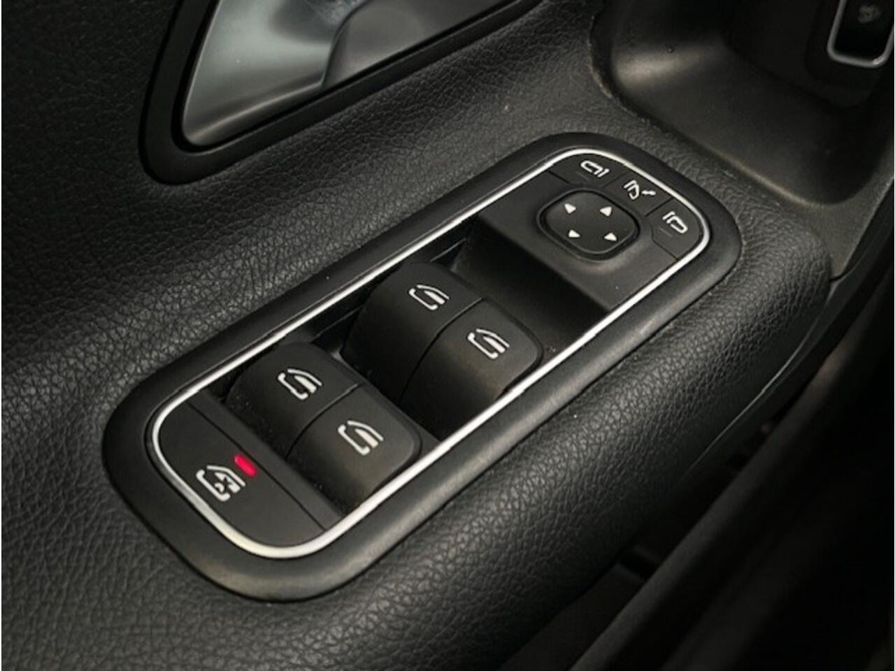 Mercedes-Benz A-KLASSE 180 Business Solution