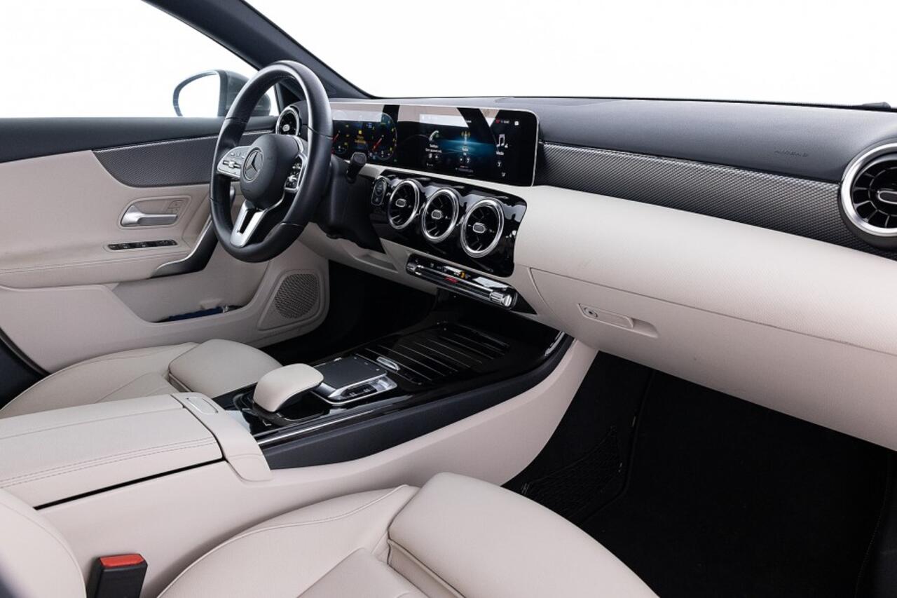 Mercedes-Benz A-KLASSE 200 Business Solution Automaat | LEDER | Full LED | NAVI