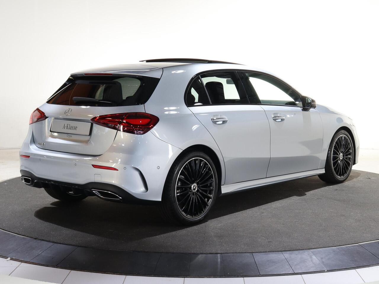 Mercedes-Benz A-KLASSE 180 Business Solution AMG | Panoramaschuifdak | Premium plus | Head-Up | Stoelverwarming | Achteruitrijcamera | MULTIBEAM LED |