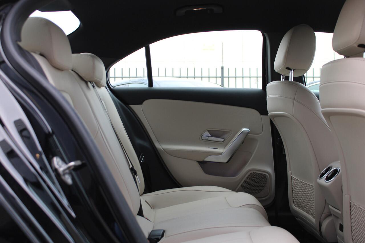 Mercedes-Benz A-KLASSE 200 AUT7 Business Solution Luxury LEDER SFEER WIDESCREEN NL AUTO