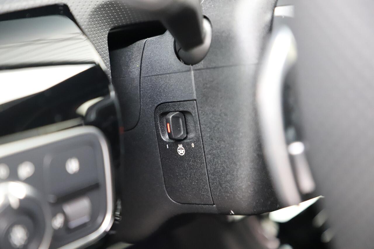 Mercedes-Benz A-KLASSE 250e AMG | Panoramadak | Sfeerverlichting | ACC | Stuurwielverw. | Standkachel | Widescreen | 2025.