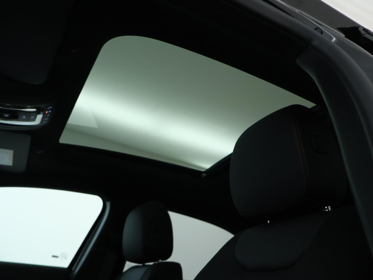 Mercedes-Benz A-KLASSE 250 e Business Solution AMG | Trekhaak | Nightpakket | parkeerpakket met achteruitrijcamera | Verwarmde stoelen vooraan | Antidiefstalpakket URBAN GUARD PLUS | KEYLESS GO-comfortpakket | Extra USB-poorten |