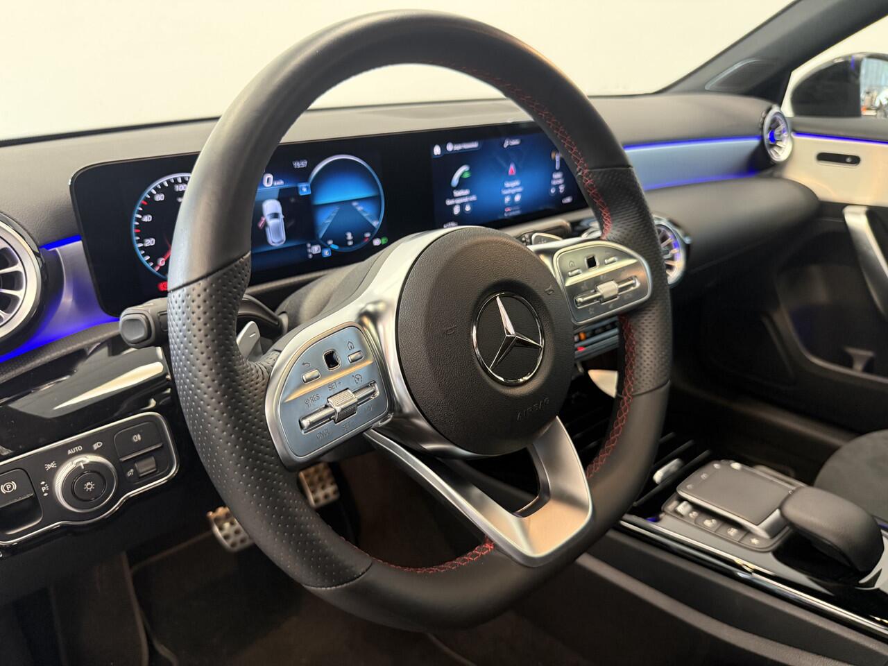 Mercedes-Benz A-KLASSE 180 Business Solution AMG Cruise/CLimate panoramadak PDC Multibeam LED NAP 24 maanden garantie mogelijk (*vraag naar de voorwaarden)