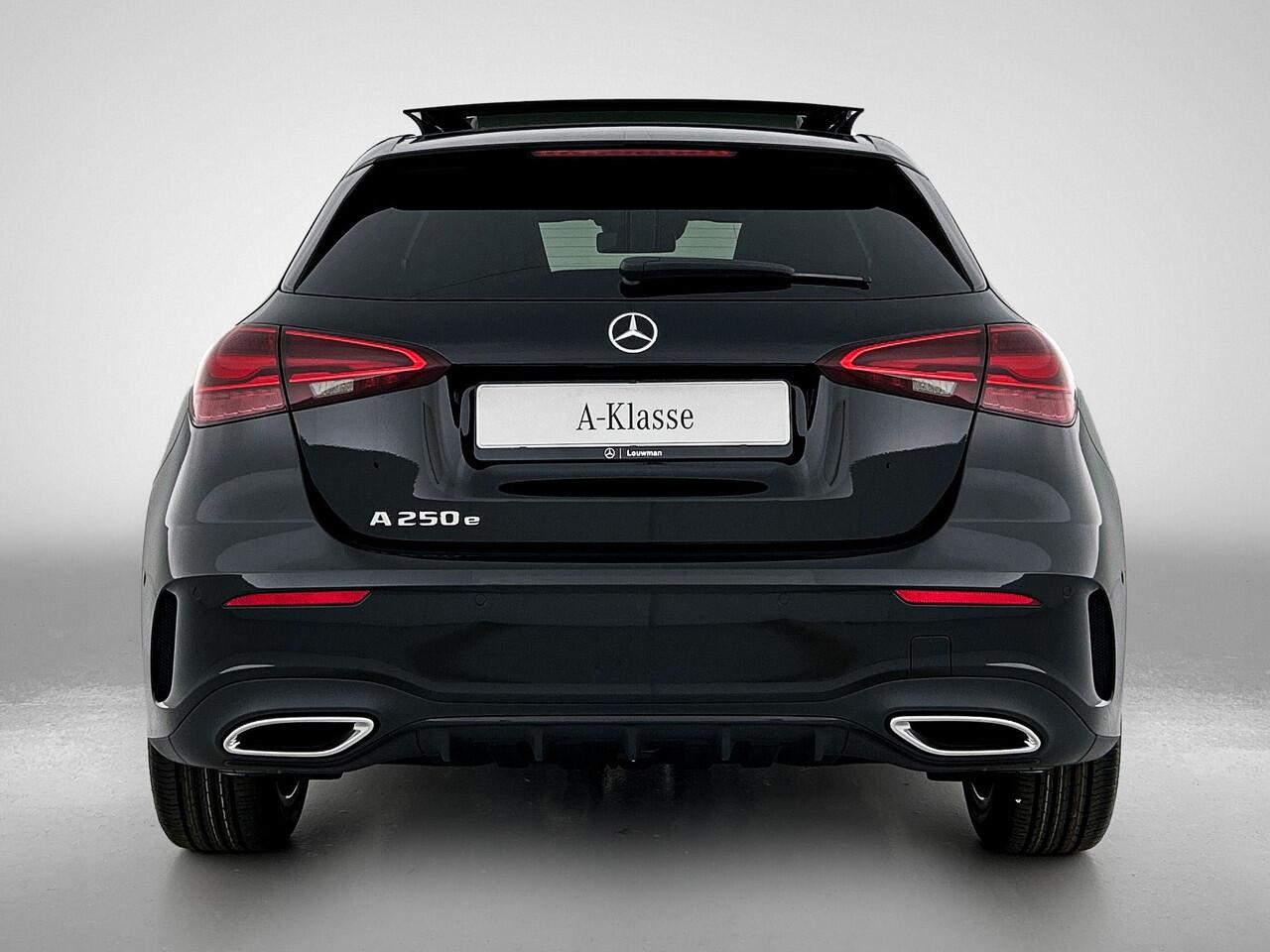 Mercedes-Benz A-KLASSE 250 e Business Solution AMG | Nightpakket | Parkeerpakket met achteruitrijcamera | KEYLESS GO | Sfeerverlichting | MULTIBEAM LED | Stoelverwarming voor | Spiegelpakket |