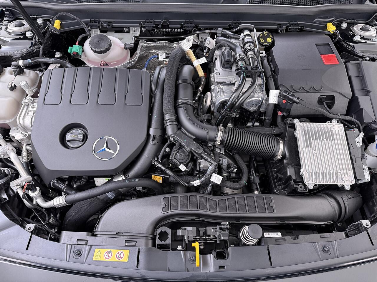 Mercedes-Benz A-KLASSE 250 e AMG line | Pano HUD Memory Sound 360 Camera