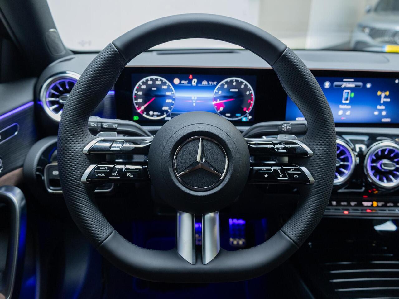 Mercedes-Benz A-KLASSE Hatchback 180 Business Solution AMG Premium PLUS | Panorama dak