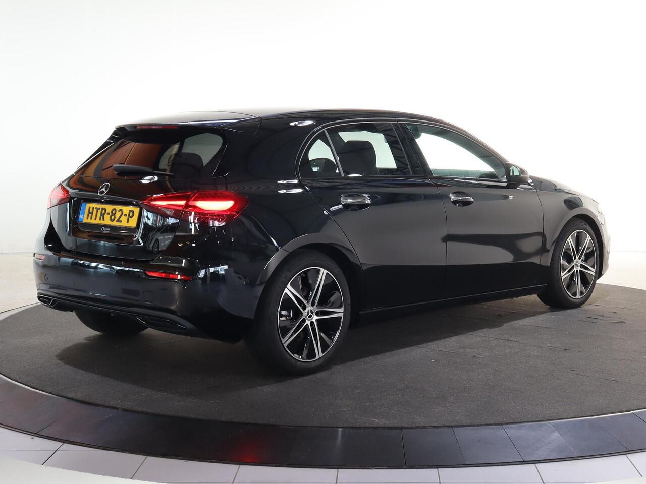 Mercedes-Benz A-KLASSE 180 Star Edition Luxury Line | Night | Distronic | Dodehoek assistent | Apple Carplay | Sfeerverlichting |