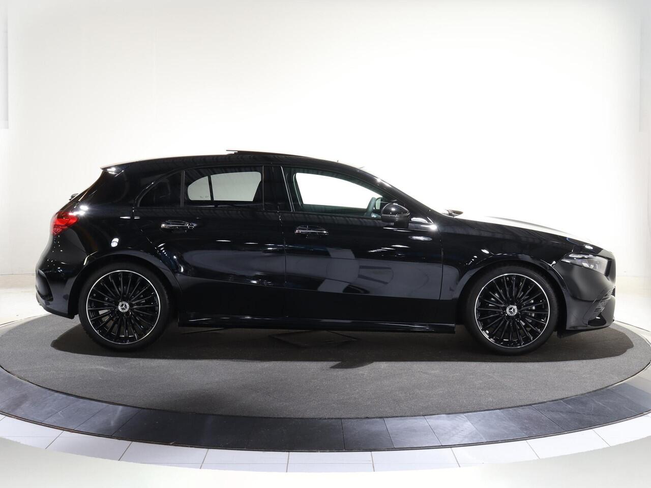 Mercedes-Benz A-KLASSE 180 Business Solution AMG | Panoramaschuifdak | Premium Plus | 19"AMG-velgen | Head-up display | Dodehoekassistent |