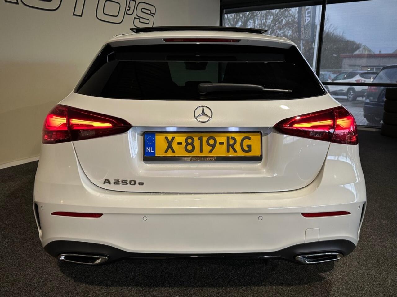 Mercedes-Benz A-KLASSE 250 E AMG LINE l PANORAMA l CAMERA l SFEERVERL l STOELVER l