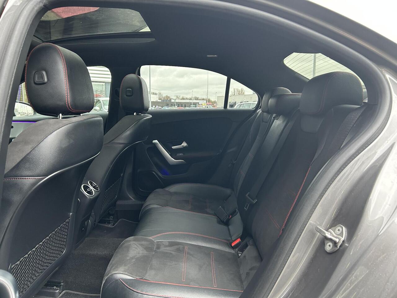 Mercedes-Benz A-KLASSE Limousine 200 Business Solution AMG | Panoramadak | Cruise Control | Stoelverwarming