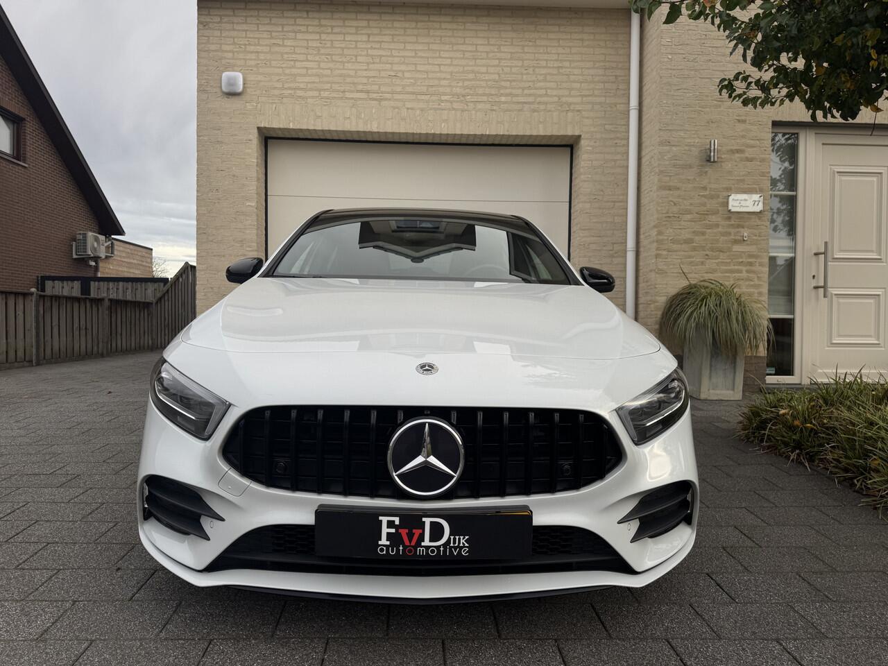 Mercedes-Benz A-KLASSE 180 AMG Aut Panoramadak Nightpakket Widescreen SfeerVerlichting Keyless SportLeder Led Camera Pdc