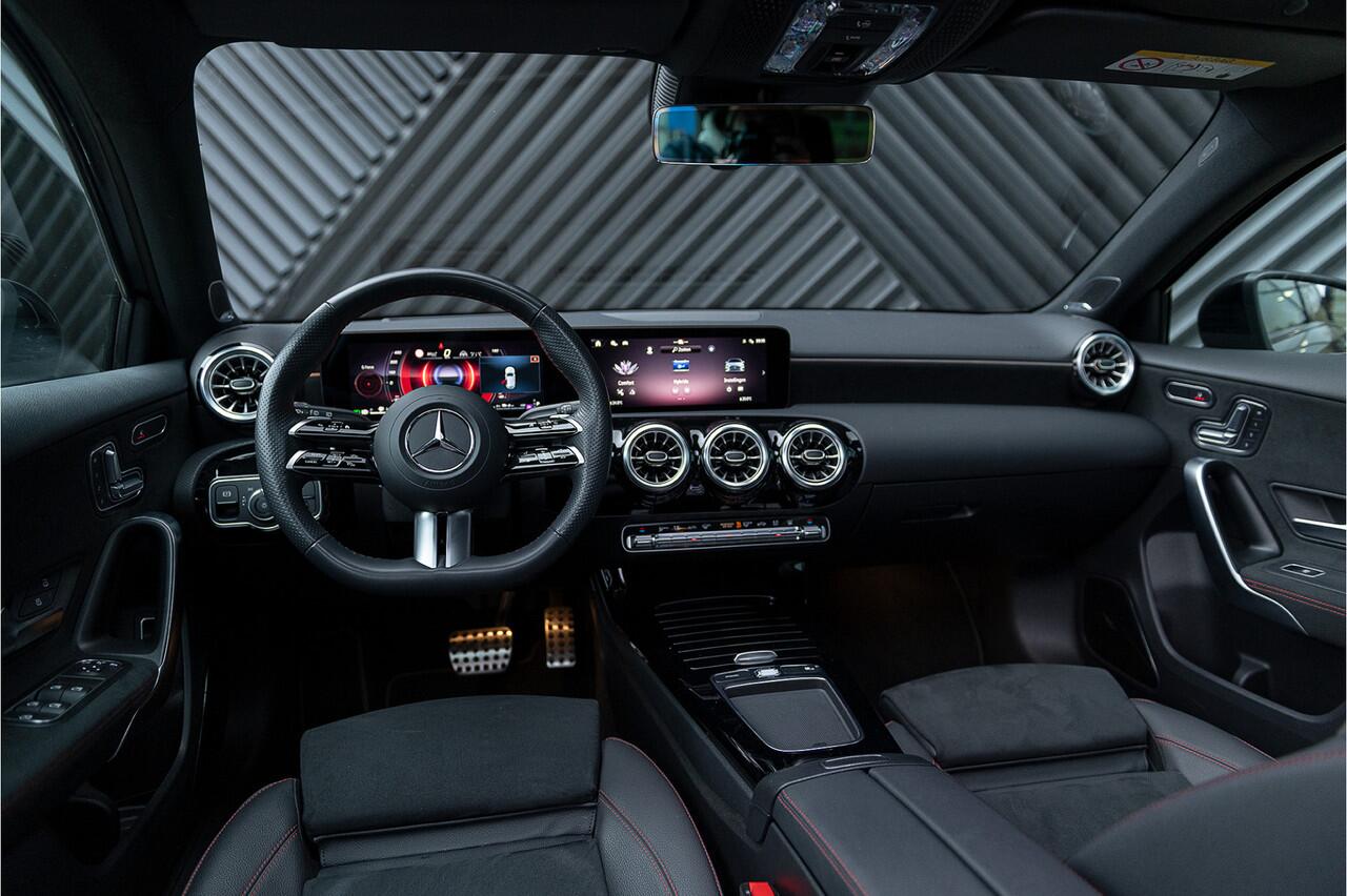 Mercedes-Benz A-KLASSE 250 e AMG ACC Pano Memory IHC+ 360 Ambient Head Up Nightpakket