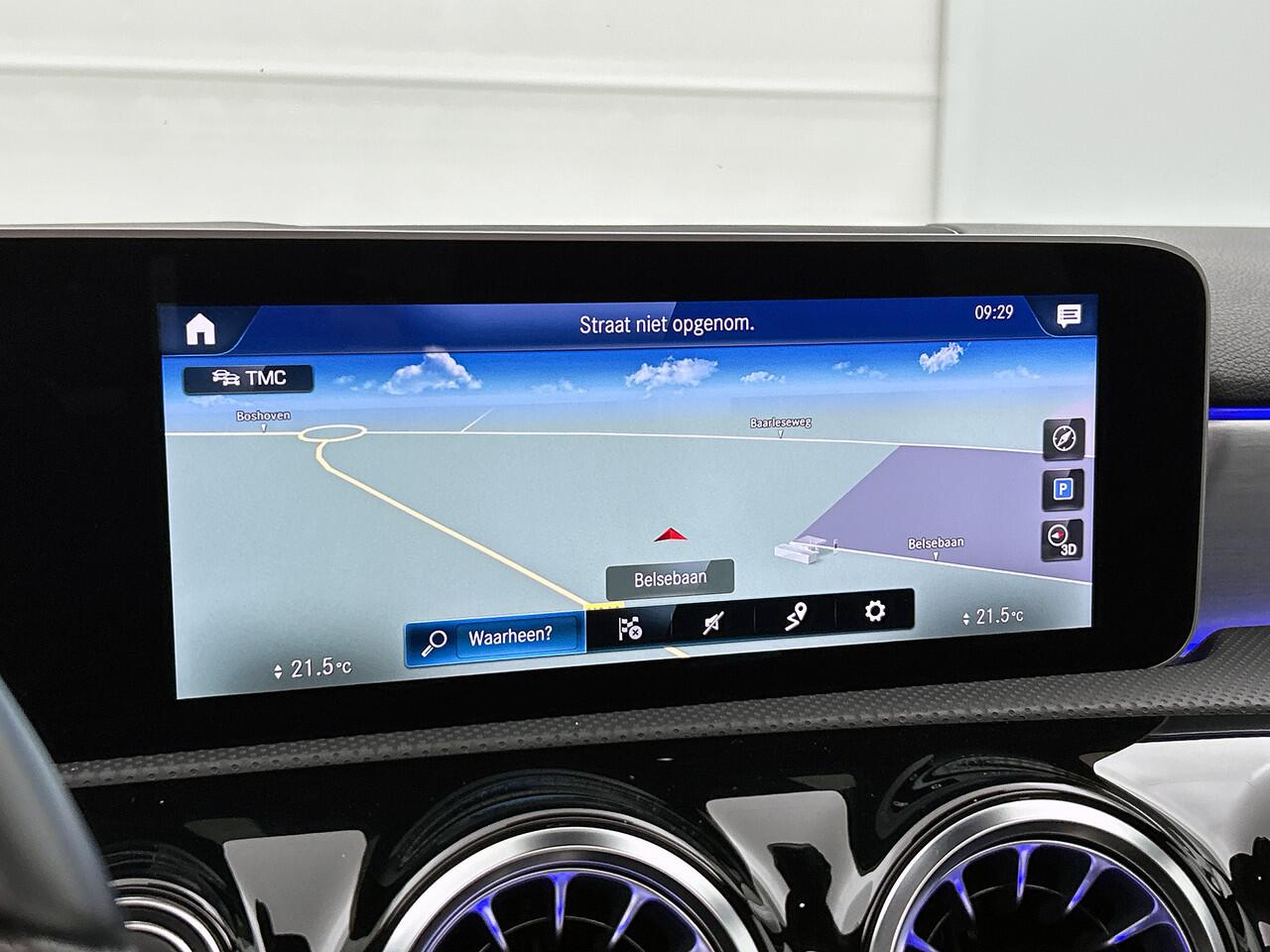 Mercedes-Benz A-KLASSE 160 AMG-line Handgeschakeld | Night Pakket | Panoramaschuifdak | Sfeerverlichting | Stoelverwarming | Parkeer pakket | Inclusief 24 maanden MB Certified garantie voor Europa.