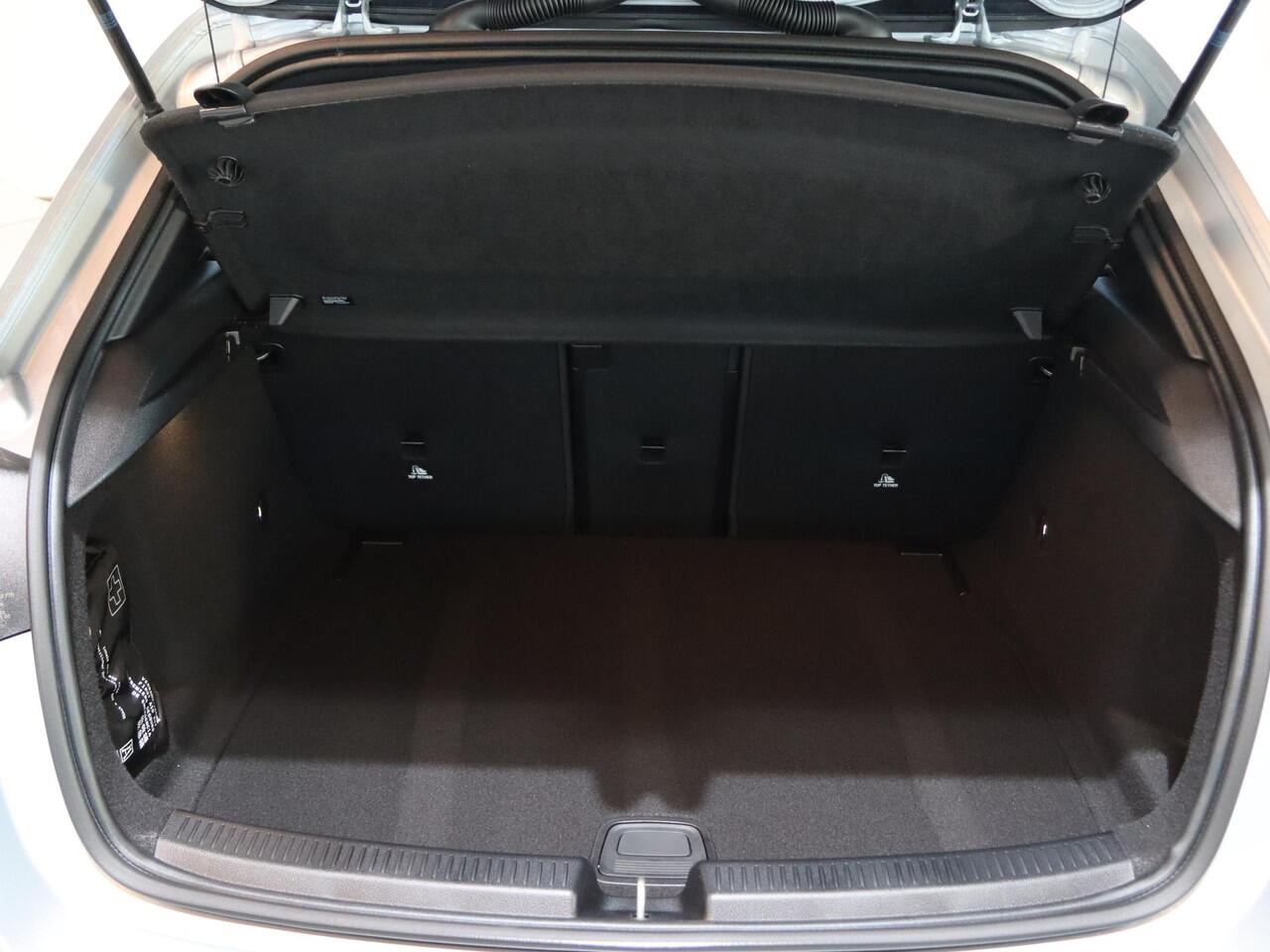 Mercedes-Benz A-KLASSE 180 Business Solution AMG | AMG Line Plus | Nightpakket | Panoramaschuifdak | Head-up display | Stoelverwarming voor| 360° camera | Dodehoekassistent |