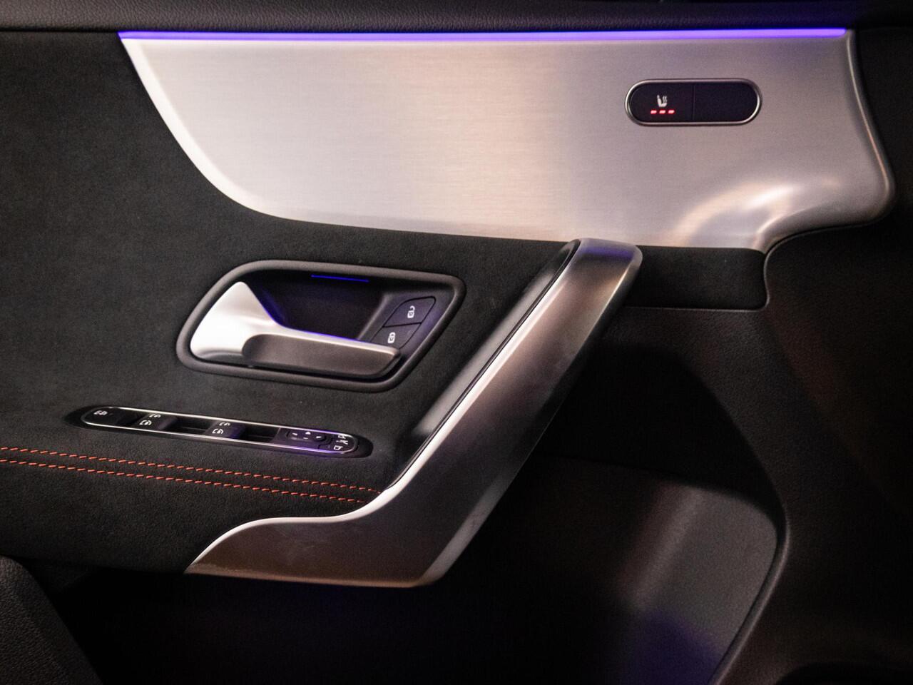 Mercedes-Benz A-KLASSE Hatchback 180 Star Edition Panorama dak