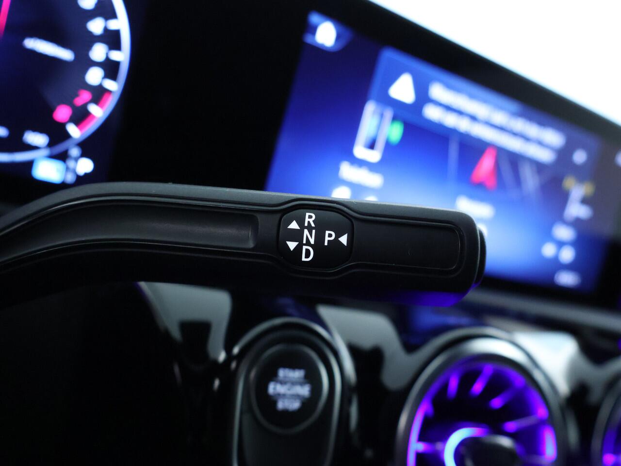 Mercedes-Benz A-KLASSE 250 e Star Edition AMG Line | AMG Line | Sfeerverlichting | Achteruitrijcamera | Apple CarPlay | Inclusief 24 maanden MB Certified garantie voor Europa.