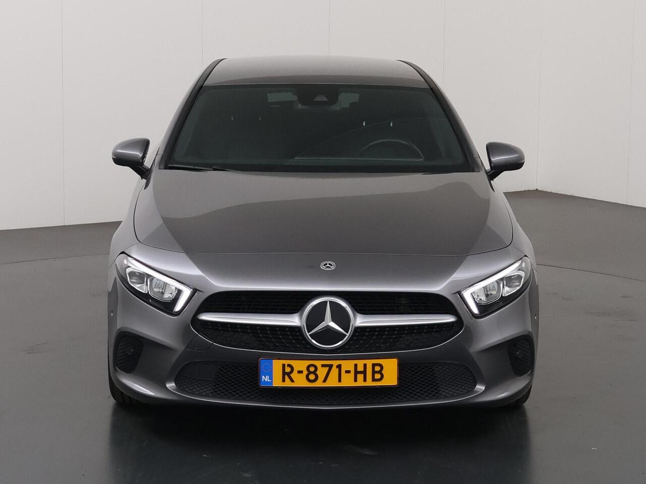 Mercedes-Benz A-KLASSE 180 Business Line | Apple carplay | Widescreen | Achteruitrijcamera | LED | Stoelverwarming |