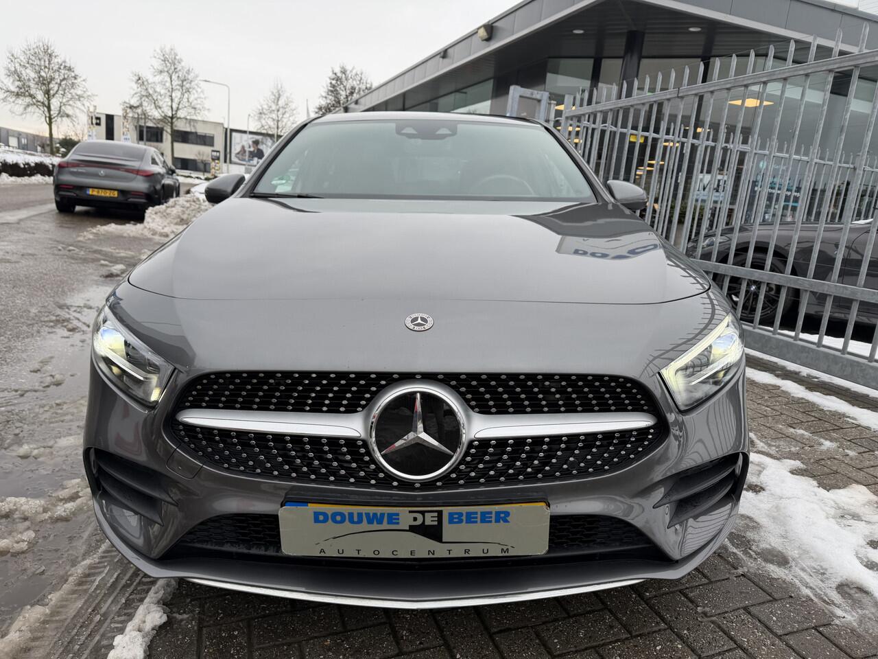 Mercedes-Benz A-KLASSE 180 AMG Pano-Dak | Trekhaak | Memory | Carplay | Camera |