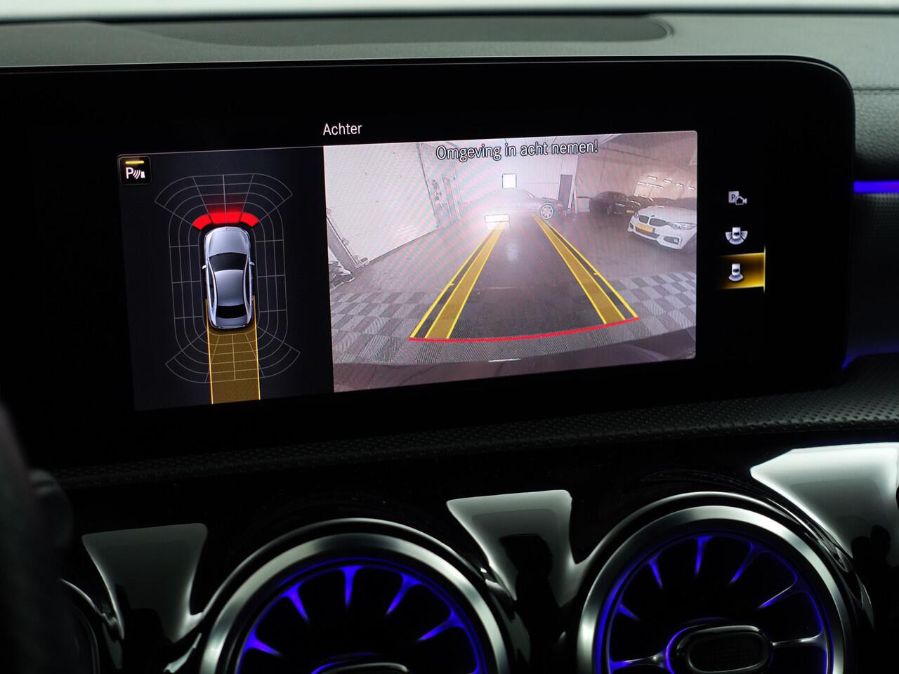 Mercedes-Benz A-KLASSE 250 e AMG Premium Plus Aut- Panoramadak, Sfeerverlichting, Carplay, Android Auto, Camera, Stoelverwarming